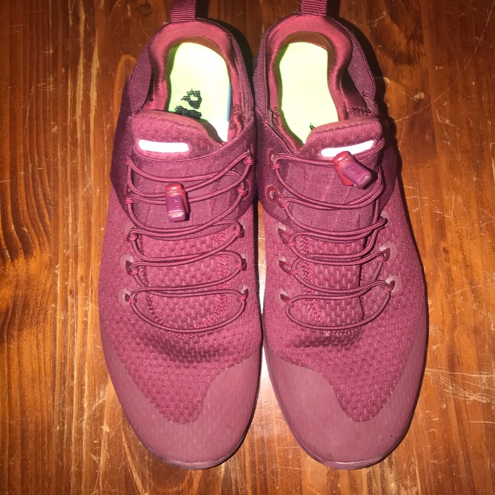 Burgundy Nike slip on tennis shoes